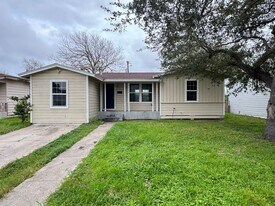 4722 Queen Dr in Corpus Christi, TX - Building Photo