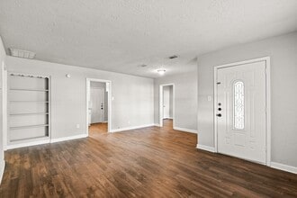 911 Patsy Dr in Baytown, TX - Building Photo - Building Photo