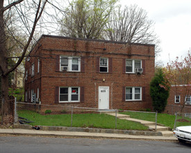 605 Silver Spring Ave in Silver Spring, MD - Foto de edificio - Building Photo