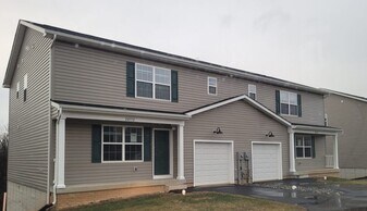 Woodbridge Townhomes in Hagerstown, MD - Building Photo