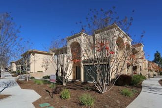 Orange Garden Apartments in Poway, CA - Foto de edificio - Building Photo