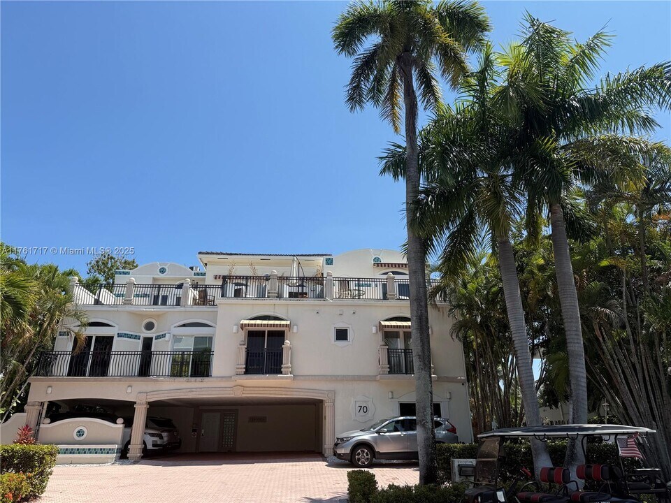 70 Isle of Venice Dr in Fort Lauderdale, FL - Building Photo