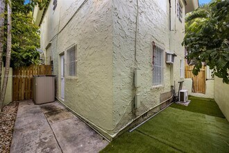 2822 Pine Tree Dr in Miami Beach, FL - Building Photo - Building Photo