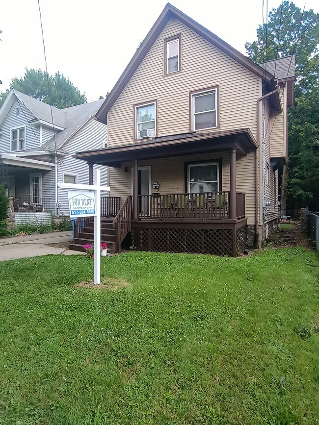 property at 1120 N Chestnut St