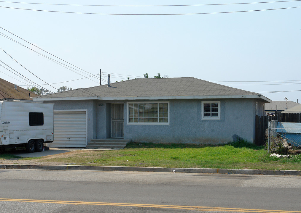 2579-25791/2 Colonia Ave in Oxnard, CA - Building Photo