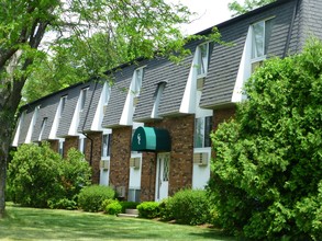 Court View Commons in Chicopee, MA - Foto de edificio - Building Photo