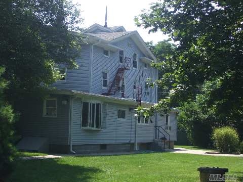 2 Smith Ave in Holbrook, NY - Building Photo - Building Photo