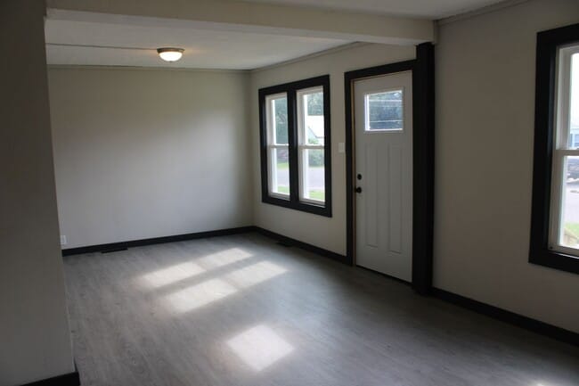 property at 317 S 6th St