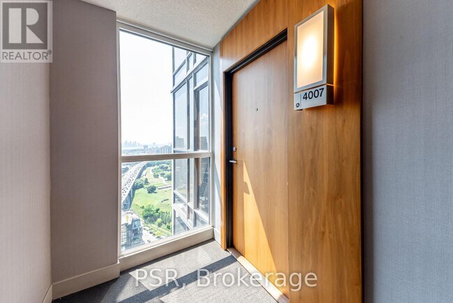 85-4085 Queens Wharf Rd in Toronto, ON - Building Photo - Building Photo