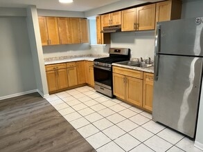 1019 62nd E St, Unit Garden Apt East in Chicago, IL - Building Photo - Building Photo