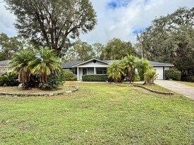 1155 Heidi Ct in DeLand, FL - Building Photo