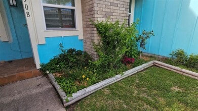 7508 Stewart Rd in Galveston, TX - Foto de edificio - Building Photo