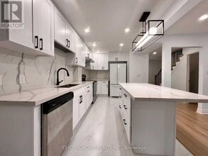 121 L'Amoreaux Dr in Toronto, ON - Building Photo - Building Photo