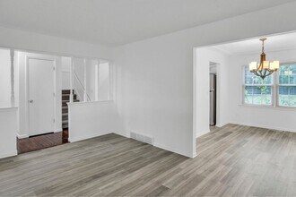 405 S Montclaire Dr in Olathe, KS - Building Photo - Building Photo