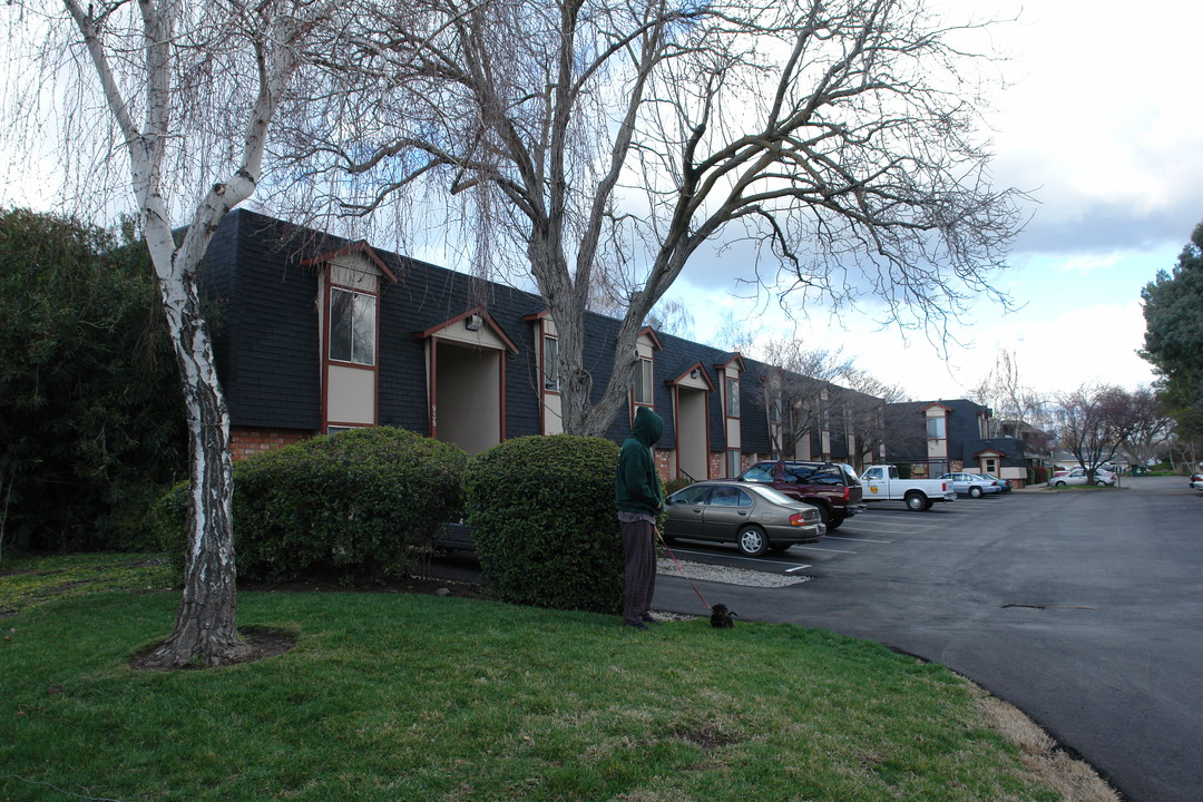 Compass Point Apartments in Chico, CA - Building Photo