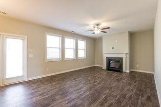 345 Lenore Ct in Hiram, GA - Foto de edificio - Building Photo