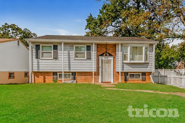 property at 3109 Lakehurst Ave