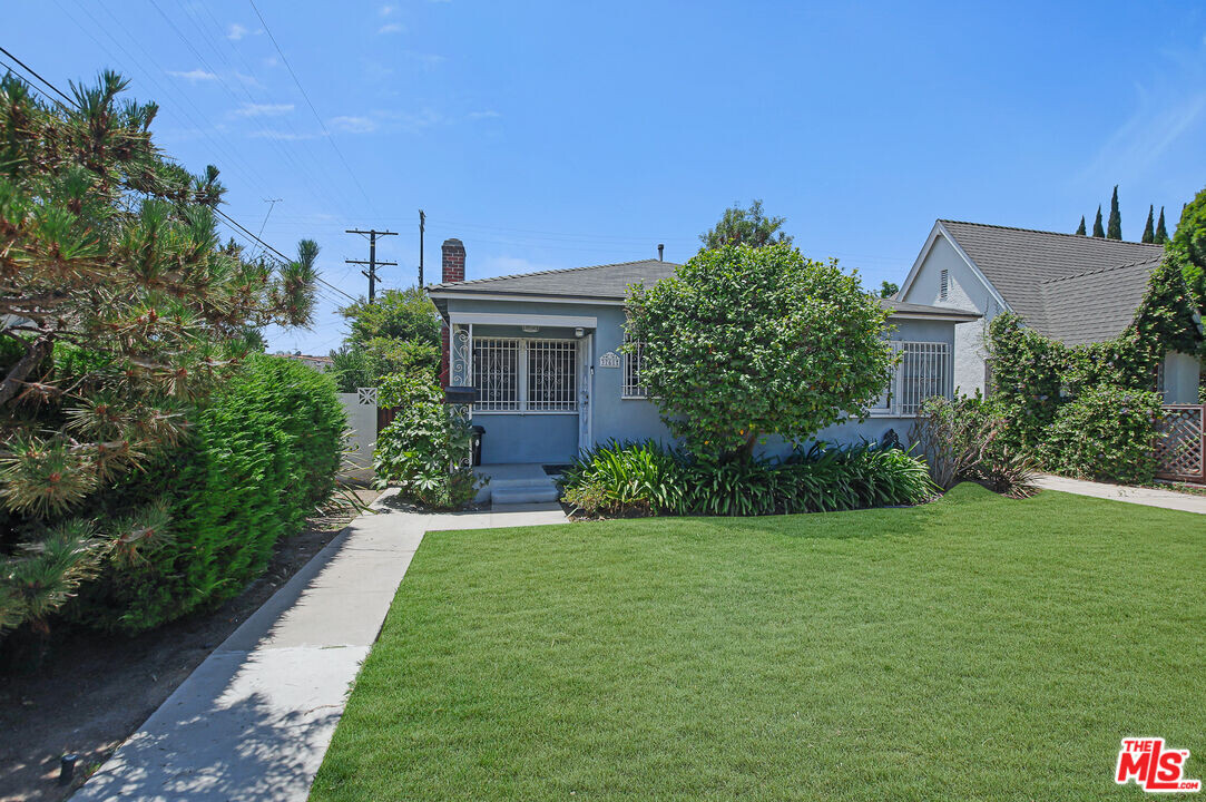 3761 Greenfield Ave in Los Angeles, CA - Building Photo