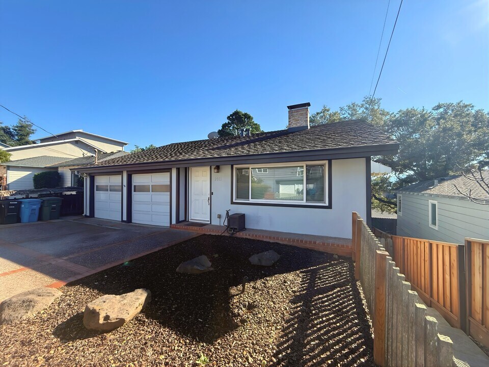 2005 Monroe Ave in Belmont, CA - Building Photo