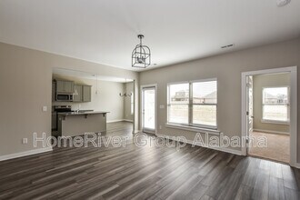 212 John Harold Dr in Meridianville, AL - Foto de edificio - Building Photo