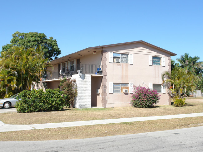 1302 NE 1st Ave in Homestead, FL - Building Photo - Building Photo