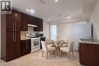 264 Fischer-Hallman Rd in Kitchener, ON - Building Photo - Building Photo