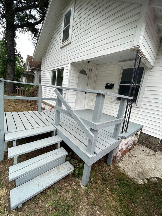 1524 E Commercial St in Springfield, MO - Building Photo