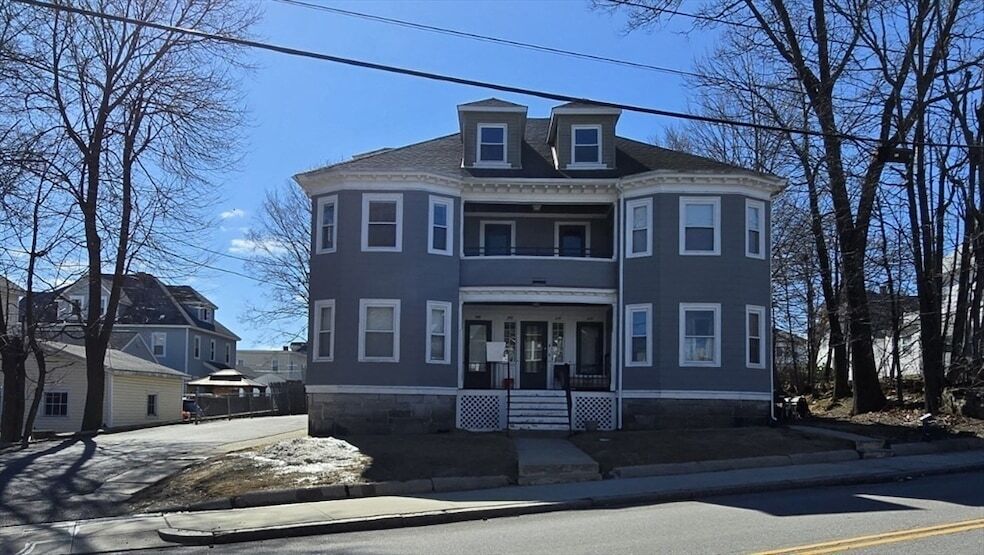 208 Pine St, Unit 208F in Lowell, MA - Foto de edificio