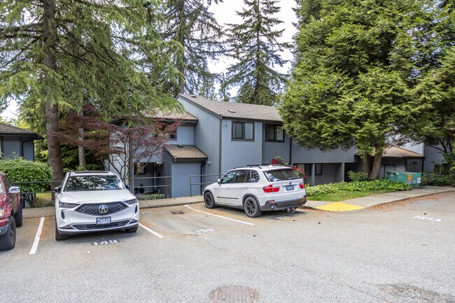 926 Blackstock Rd in Port Moody, BC - Building Photo - Building Photo