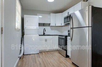 6102 E 153 Terrace in Grandview, MO - Building Photo - Building Photo