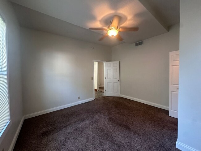 1607 N Roosevelt Ave in Bloomington, IL - Building Photo - Building Photo