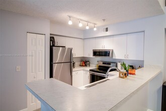 12172 Saint Andrews Plz, Unit 307 in Miramar, FL - Building Photo - Building Photo