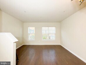 7105 Rowlock Aly in Calverton, MD - Foto de edificio - Building Photo