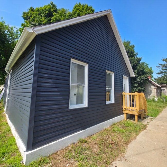 property at 7118 Elton Ave