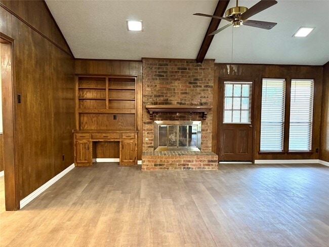 1925 Glen Hill Dr in Carrollton, TX - Building Photo - Building Photo