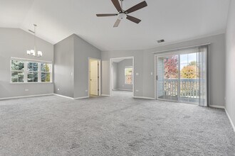 2211 Waterleaf Ct in Naperville, IL - Foto de edificio - Building Photo