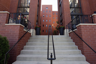 Riverview Terrace in Chicago, IL - Foto de edificio - Building Photo