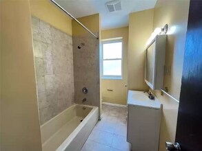 2013 Hampton St in Pittsburgh, PA - Building Photo - Building Photo