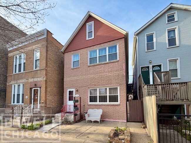 2614 W Huron St, Unit 2R in Chicago, IL - Building Photo - Building Photo