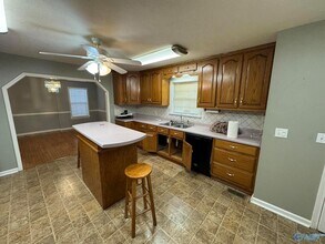 104 Cypress Cir in Albertville, AL - Foto de edificio - Building Photo