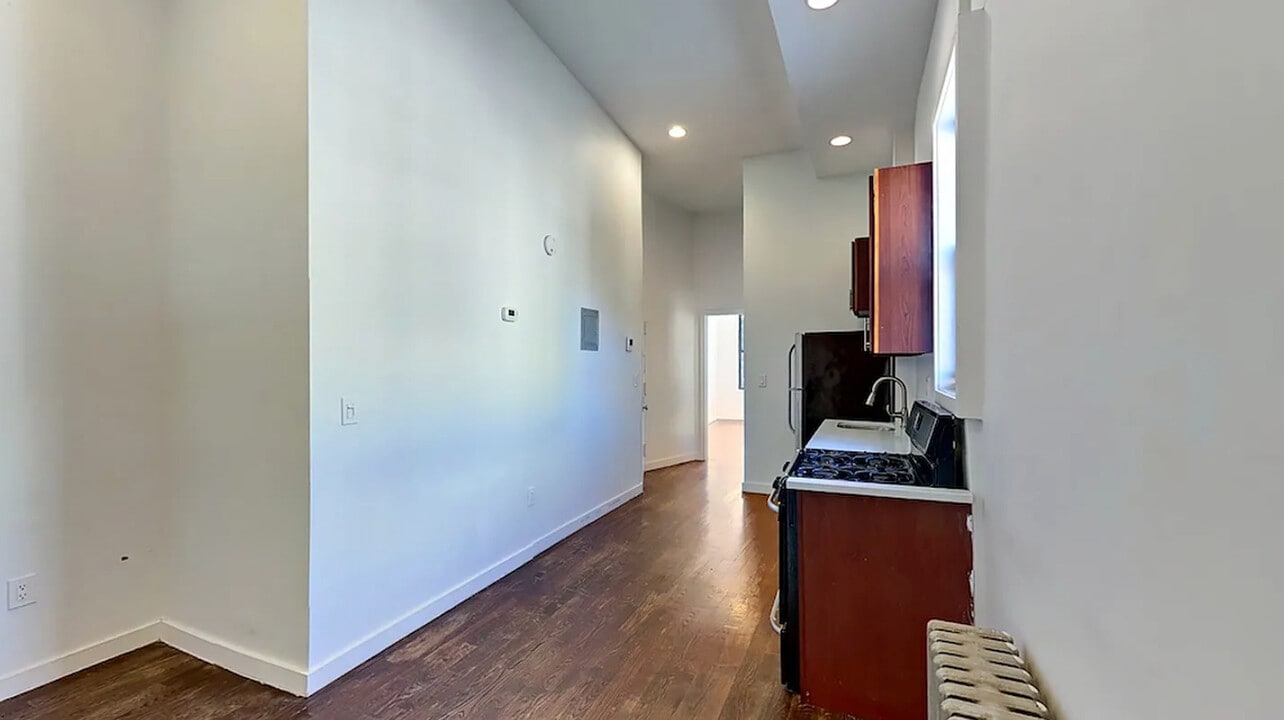 886 Franklin Ave in Brooklyn, NY - Building Photo