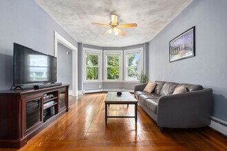 7 Howe St in Boston, MA - Building Photo - Building Photo