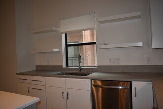 425 W 9th St in Dallas, TX - Building Photo - Building Photo