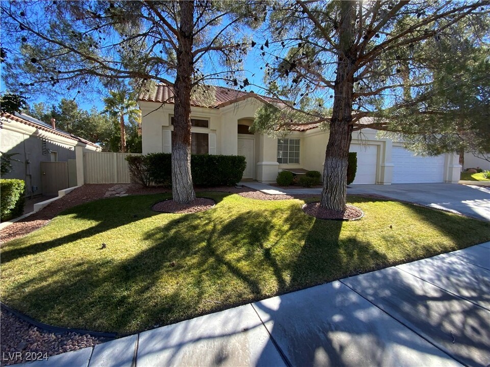 1612 St Gregory Dr in Las Vegas, NV - Building Photo