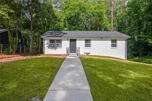 2889 Macon Dr SE in Atlanta, GA - Building Photo