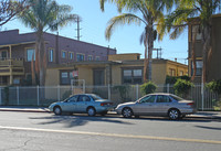 2165-2183 Ocean View Blvd in San Diego, CA - Foto de edificio - Building Photo