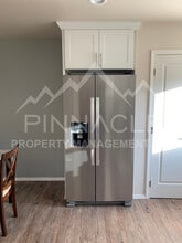 615 N 1st St, Unit E-V in Selah, WA - Foto de edificio - Building Photo