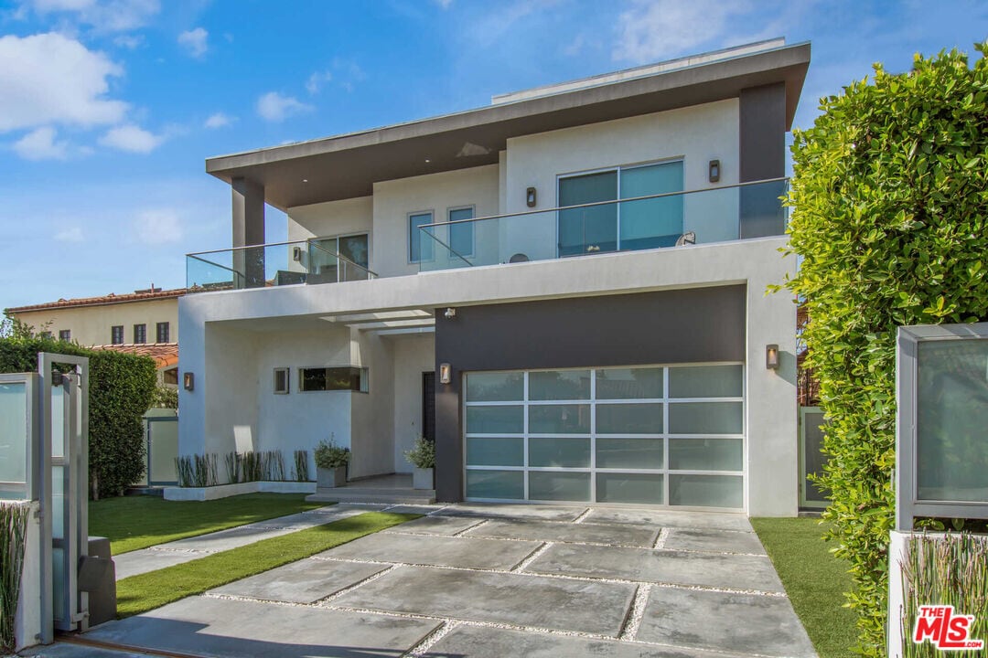 429 N Sweetzer Ave in Los Angeles, CA - Building Photo