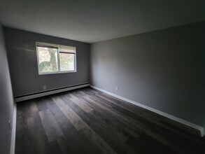 1817 Garfield Rd in East Cleveland, OH - Building Photo - Building Photo