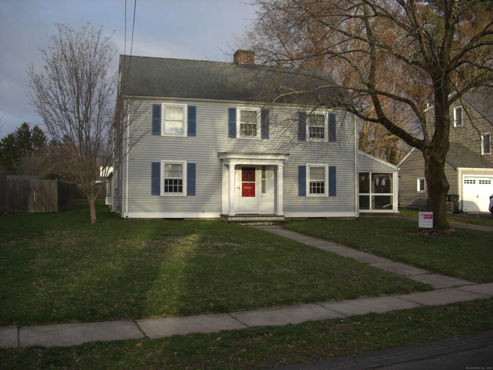 42 Rosedale Rd in West Hartford, CT - Foto de edificio